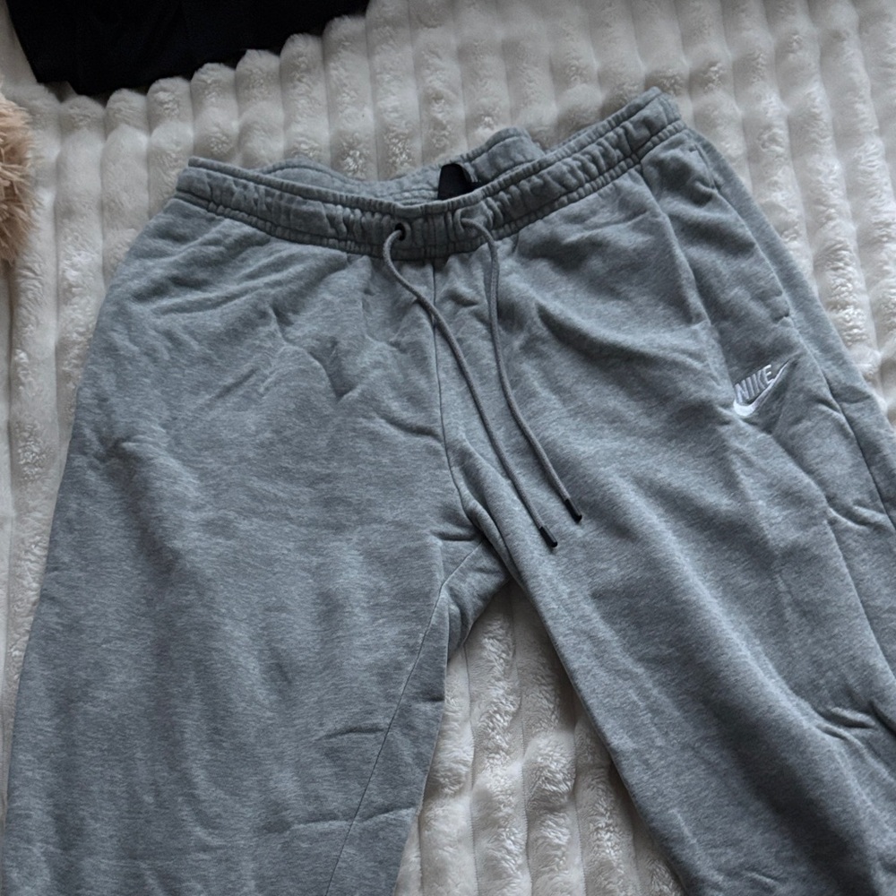Nike women’s Light Gray Joggers Size L
